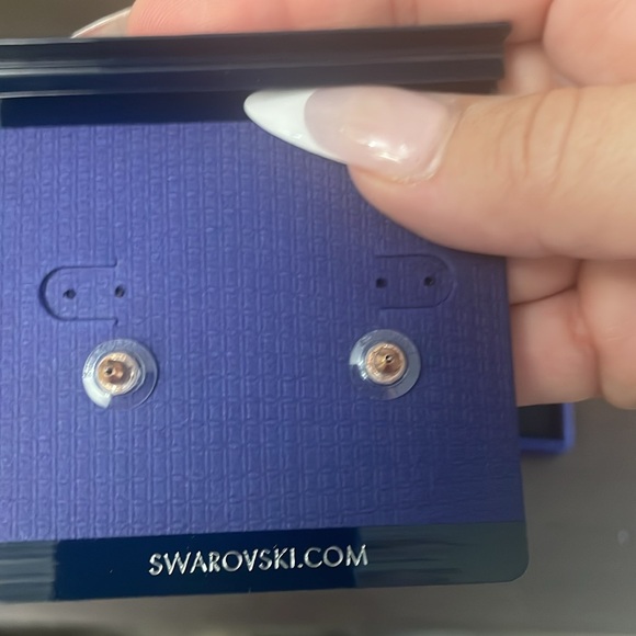 Swarovski rose gold studs - Picture 4 of 5